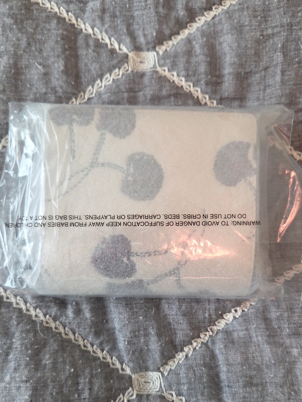 Coach Snap Wallet With Cherry Print CDF19 - Picture 5 of 9